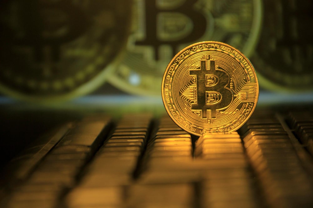 conceptual-image-worldwide-cryptocurrency-digital-payment-system-3 Bitcoin สกุลเงินดิจิทัลที่ ก.ล.ต. รับรองให้ถูกกฎหมาย